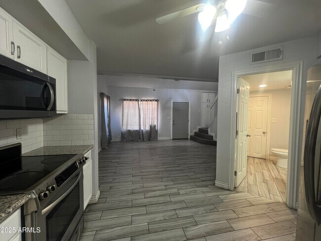 Building Photo - 7329 N 43rd Ln