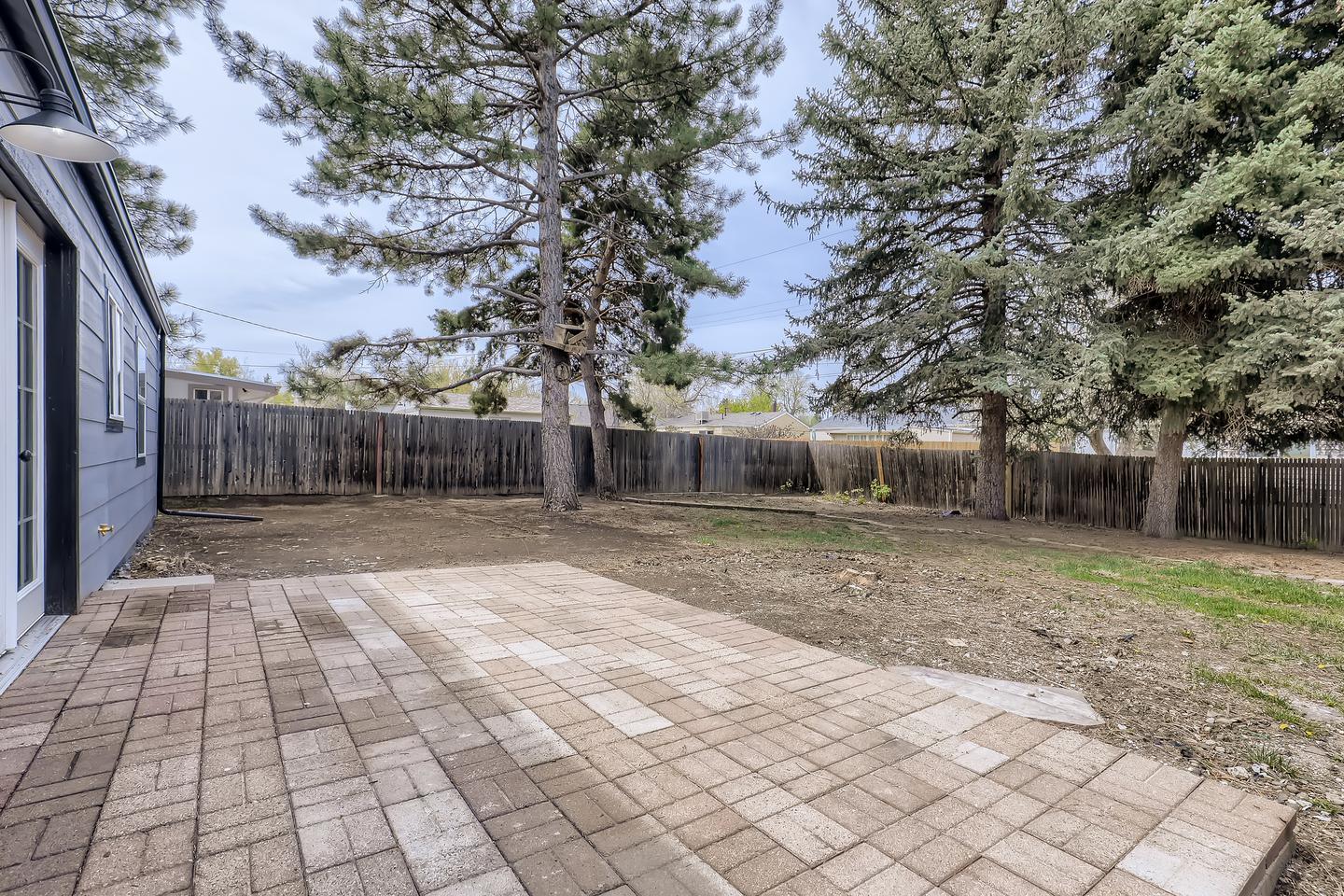 Building Photo - Light & bright University Hills home with ...