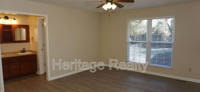 Building Photo - 867 Westgate Dr