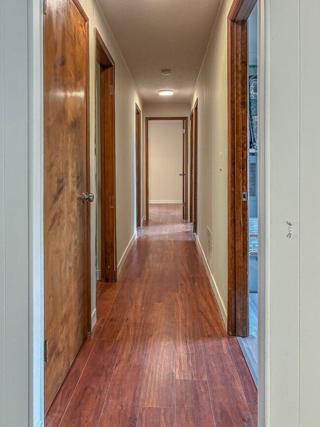 Building Photo - Beaverton Home Available ! Inquire today for a tour !