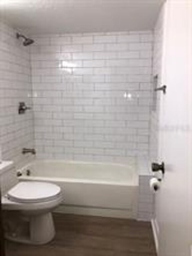 Building Photo - Remodeled 2 Bedroom, 2 Bath Condo in The P...