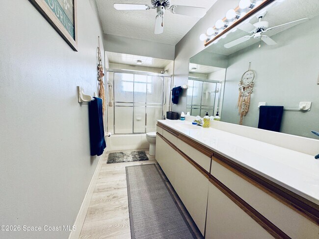 Building Photo - 2065 Thistle Dr