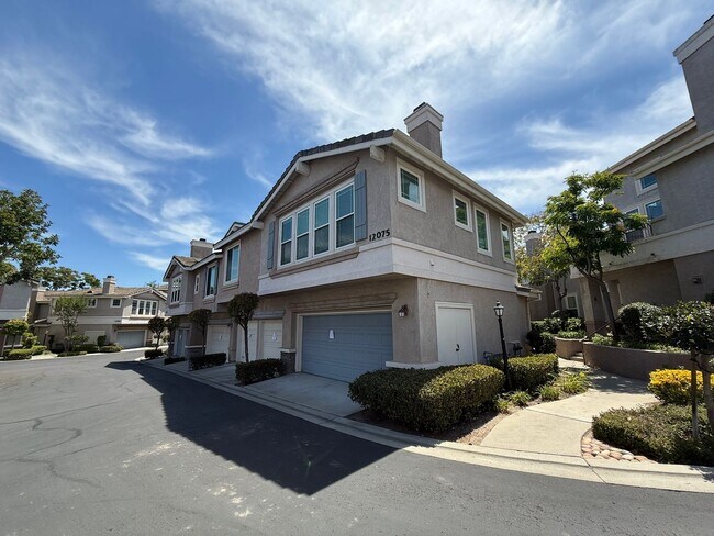 Building Photo - Comfortable 2BD/2BA Townhome in Carmel Mountain Ranch with Community Pool, Attached Garage & In-U...
