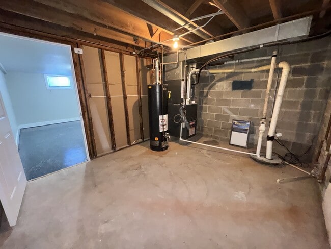Building Photo - 600 NE 51st Pl