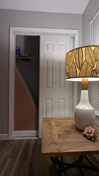 Fully furnished master bedroom. - 3182 Latona Dr SW