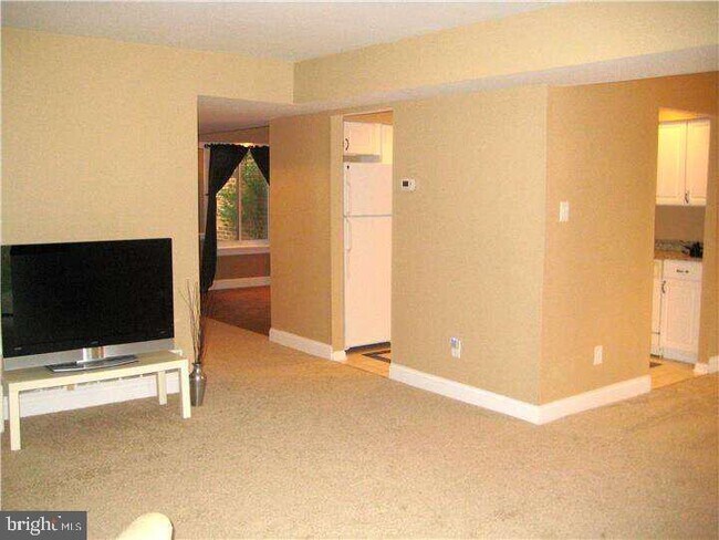Building Photo - 205 Bernard Ct