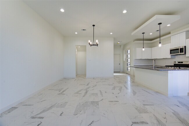 Building Photo - 2928 El Fenice Ln