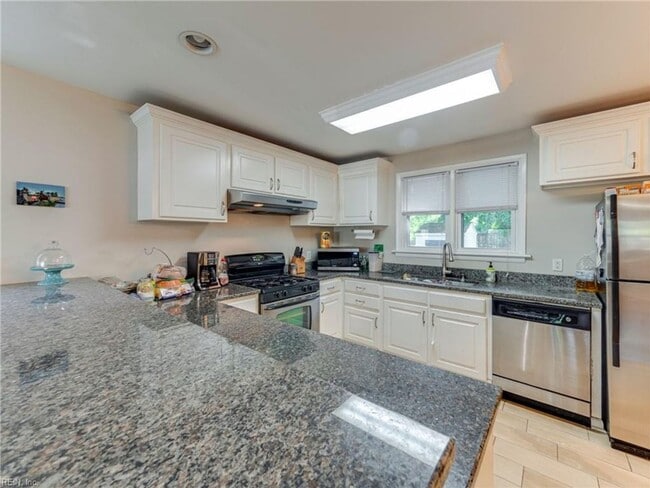 Building Photo - 3 bedroom /2 bathroom- Deer Park Grove