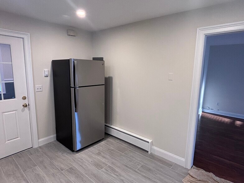 Building Photo - 101 Ponus Ave