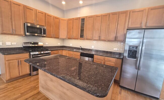 Building Photo - 1801 W Thomas St