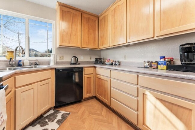 Building Photo - 255 Foots Creek Rd