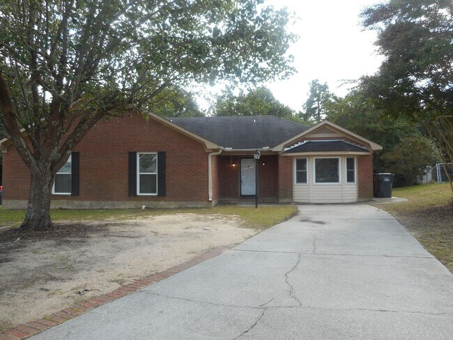 Building Photo - 3 Bedroom 2 Bath W/ Flex Room Pepperidge