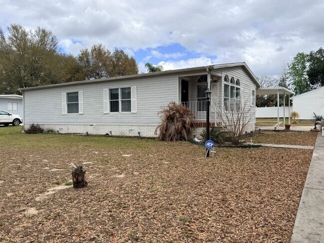 Building Photo - Large and Spacious 2/2 on near half acre NO HOA!