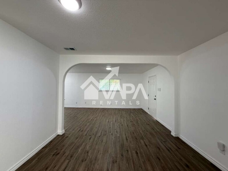 Building Photo - 5507 Prairie Flower Dr