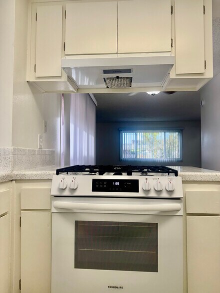 Building Photo - 16862 Lynn Lane