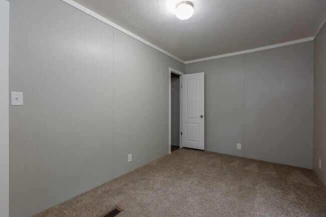 Building Photo - 120 Nancy Ln