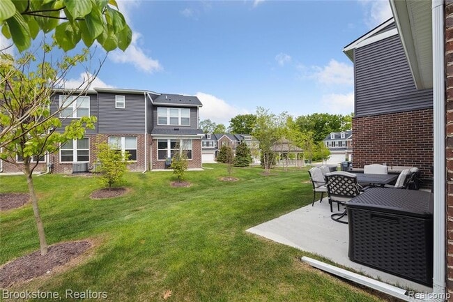 Building Photo - 765 Hummingbird Dr