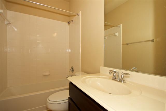 Building Photo - 404 Hummingbird Dr