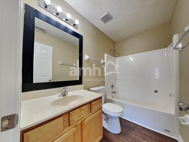 Building Photo - 1115 Sunset Dr