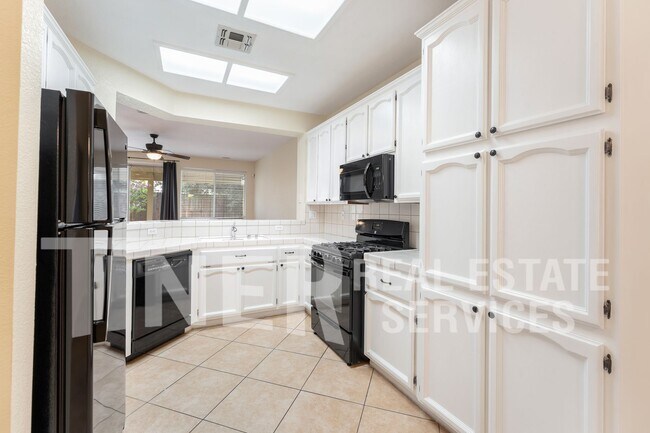 Building Photo - 149 Canberra Ct