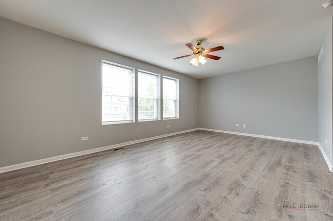 Building Photo - 347 Devoe Dr