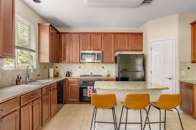 Building Photo - 1821 Village Oak Ct