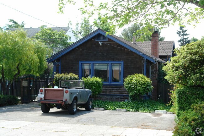 Building Photo - 1222 Delaware St