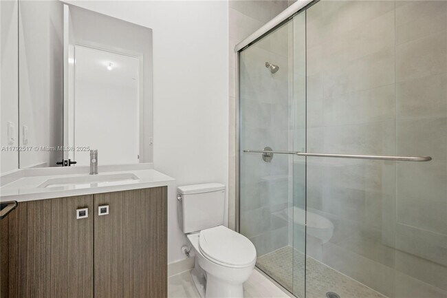 Building Photo - 12865 Wingspan Ct