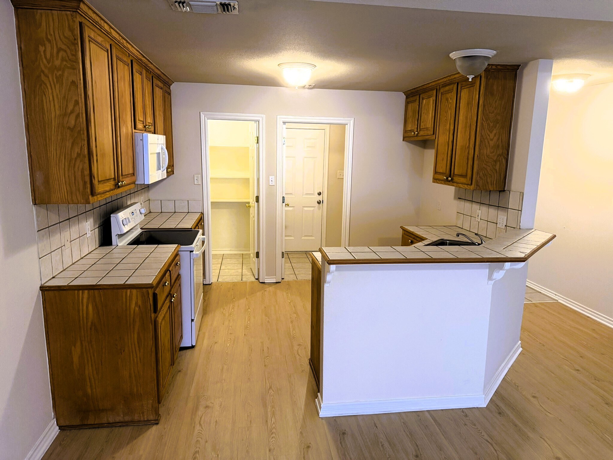Pantry / Laundry - 307 Sunset Blvd