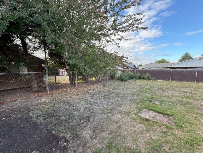 Building Photo - 2907 Moraga Ave SE