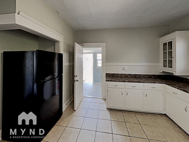 Building Photo - 1324 42nd St Ensley