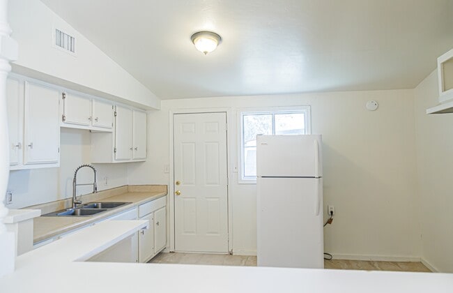 Building Photo - 2317 S Forgeus Ave