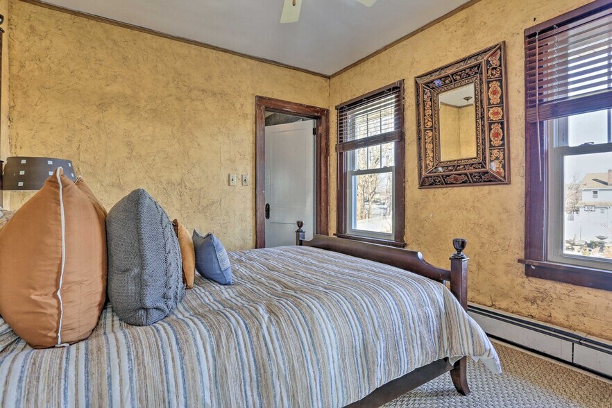 Building Photo - 257 Elm Ave