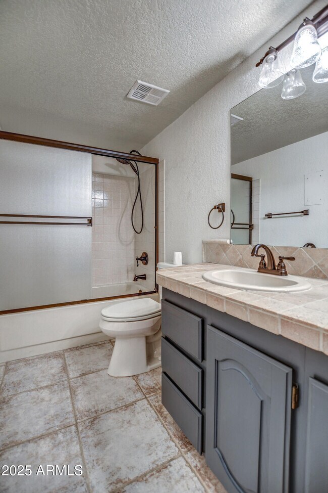 Building Photo - 4303 E Cactus Rd