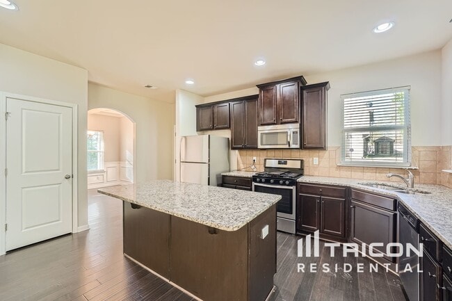 Building Photo - 4050 Tarnwood Pl