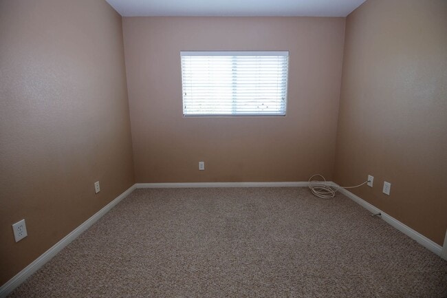 Building Photo - 177 Cloud Cover Ave