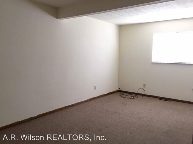 Building Photo - 1008 E Villa Marie St