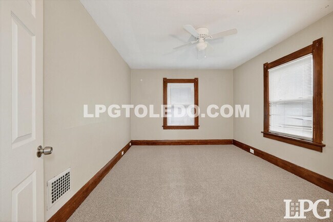 Building Photo - 4120 Parrakeet Ave