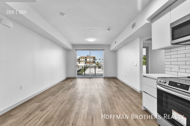 Building Photo - 1240 Magnolia Ave