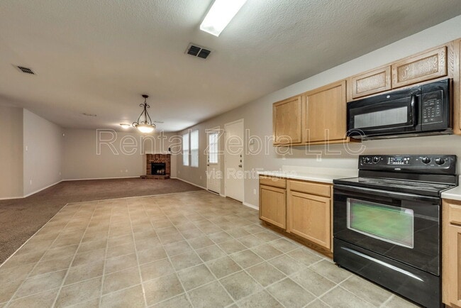 Building Photo - 2909 Goldenrod Dr