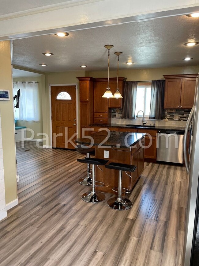 Building Photo - 4 Bedroom Single Family Home