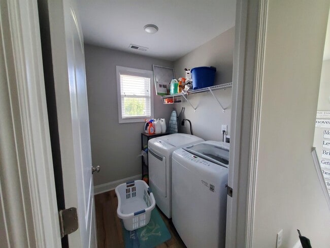 Building Photo - 106 Ridge Cove Ln