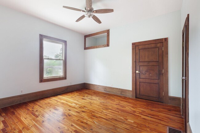 Building Photo - Spacious 6bd/3ba in Grant Park w/ Large Fenced in Backyard & Steps From the Park!
