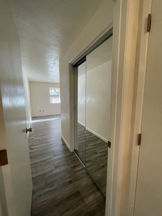 Building Photo - 3 bedroom, 2 bathroom, in East Medford