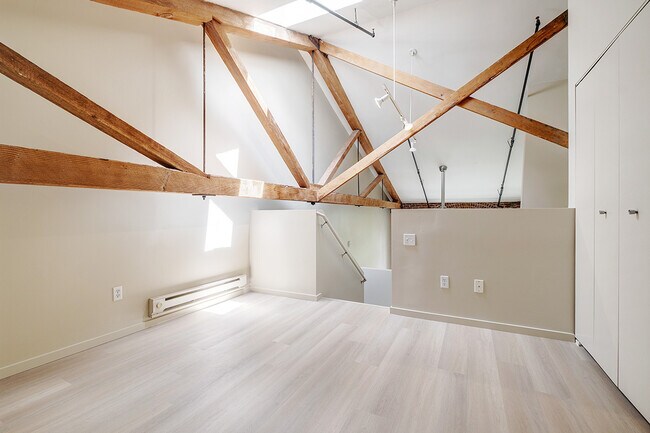 Building Photo - 461 2nd St