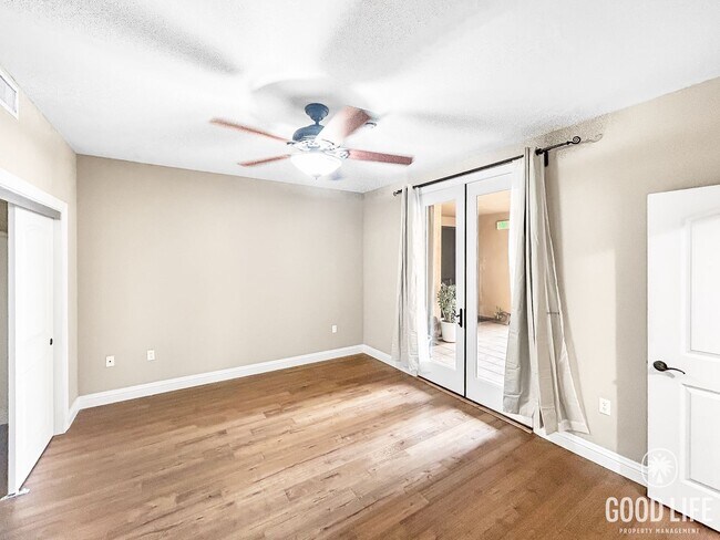 Building Photo - Stunning 2B/2BA Upgraded Condo w/ 2 Parkin...