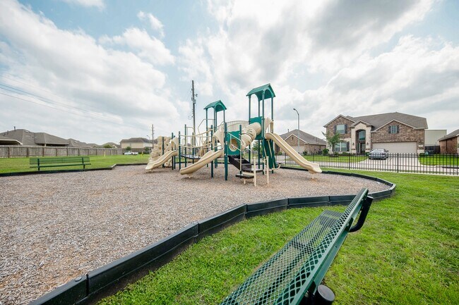 Building Photo - 20510 Raincrest Dr