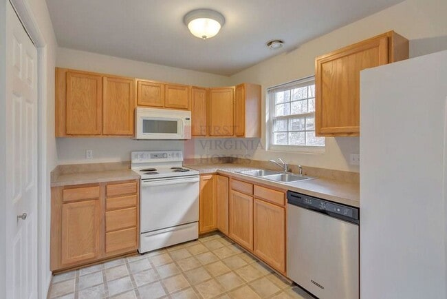 Building Photo - 3Bed/2Bath Lake Monticello Rental