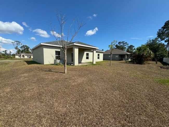 Building Photo - 3 Bed + Den with 2 Baths & 2 Car Garage