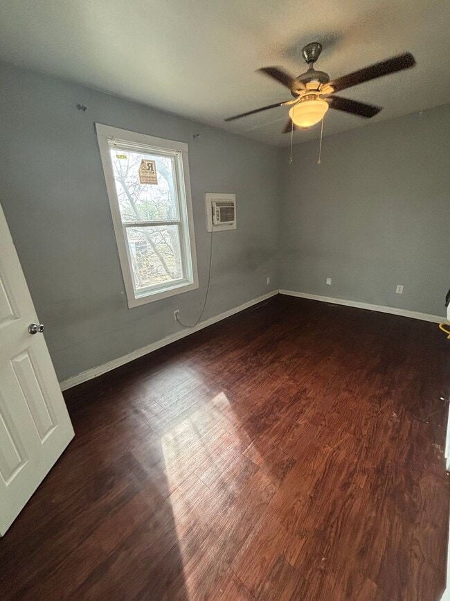 Building Photo - 3 Bedroom Unit in Highland!